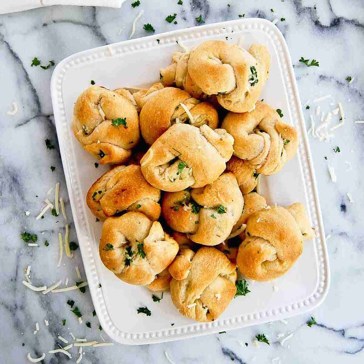Cheesy Garlic Parmesan Knots (25 Minutes)