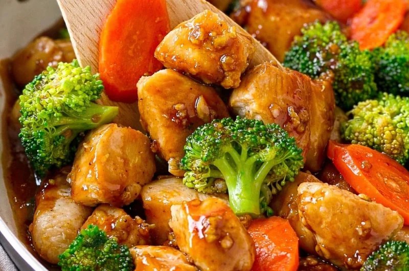 20-Minute Honey Garlic Chicken Stir Fry - Image 2